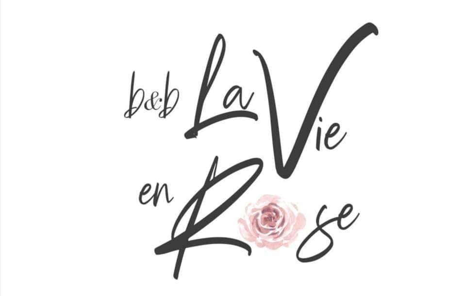 Bed and Breakfast La Vie En Rose Fondi Exterior foto